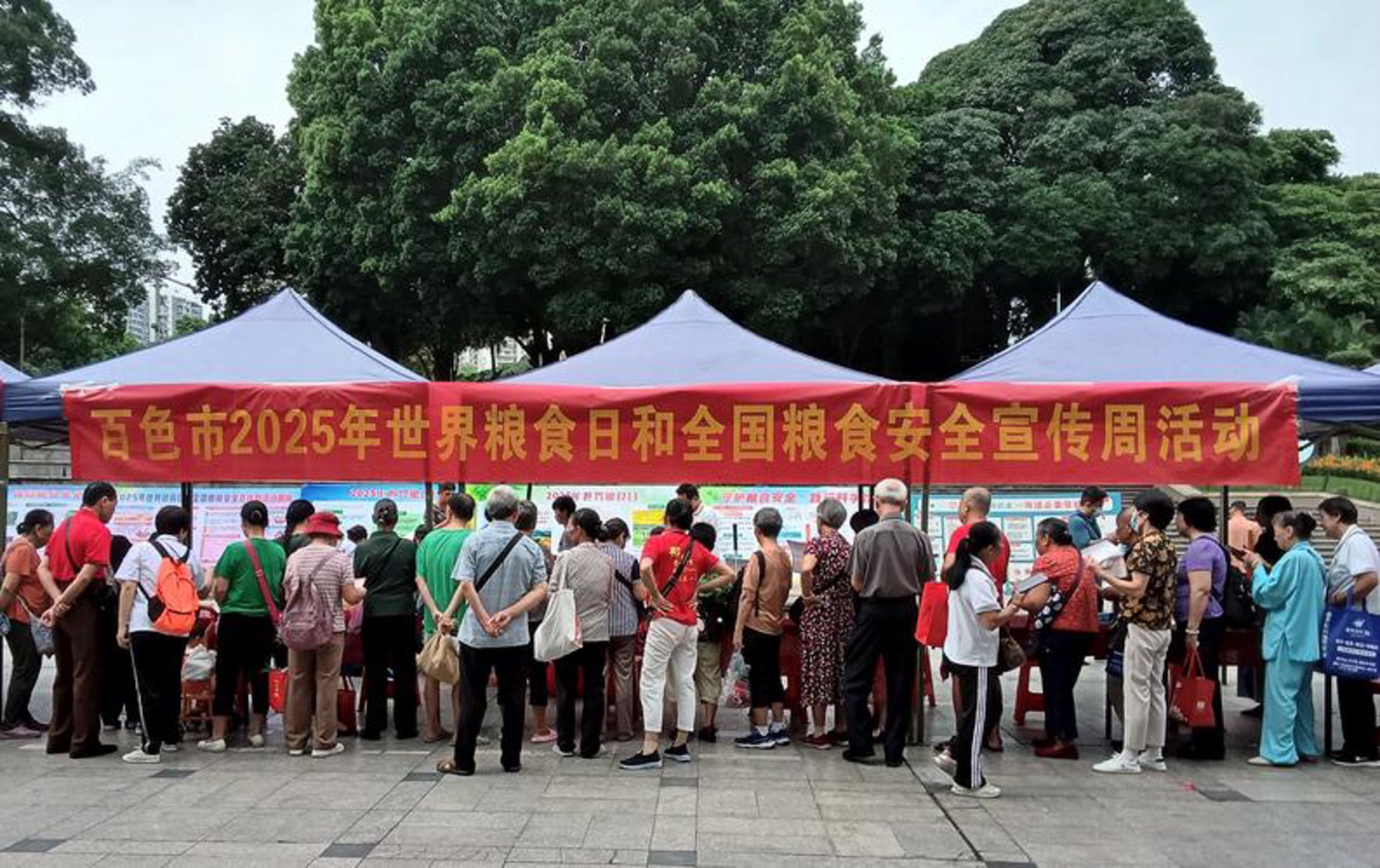 洁百百服饰
